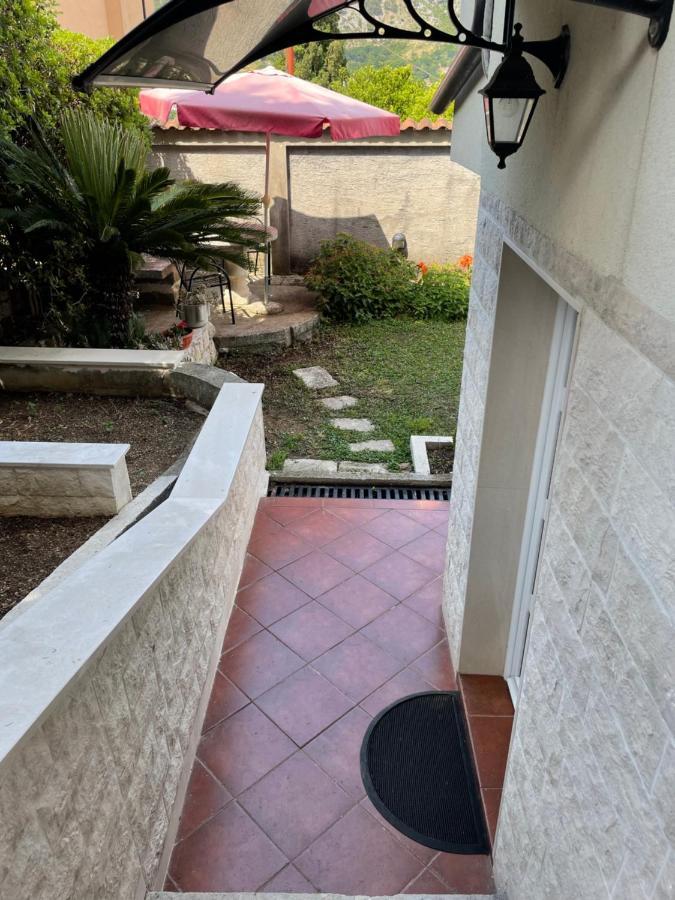Apartment Garden Cattaro Esterno foto