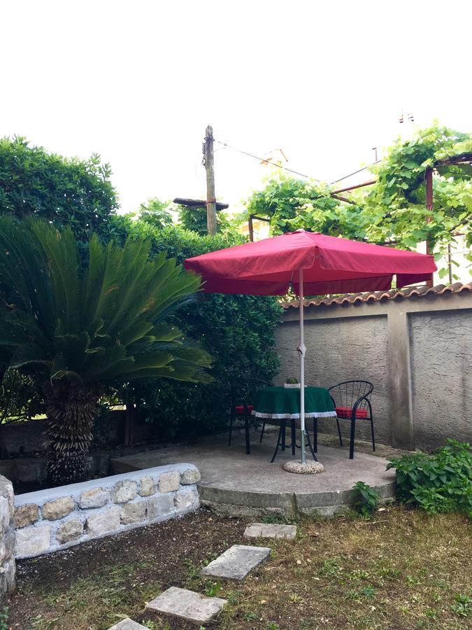 Apartment Garden Cattaro Esterno foto